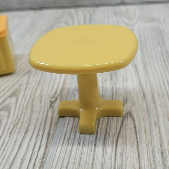 Fisher Price My First Dollhouse Furniture Kitchen Sink Fridge Table Toilet Dad - Picture 4 of 5